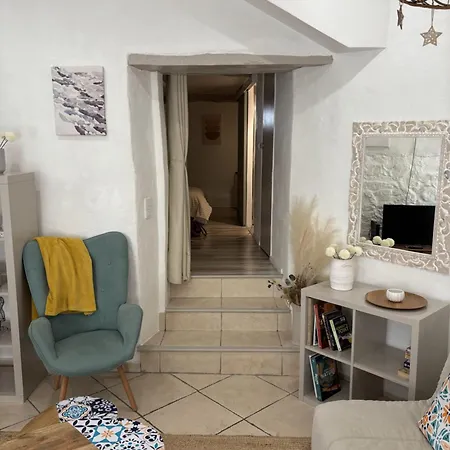 Cosy Flat In The Heart Of Village *
