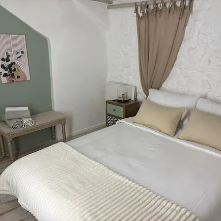 Cosy Flat In The Heart Of Village Valbonne