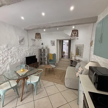 Cosy Flat In The Heart Of Village